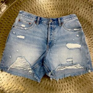 Abercrombie High Rise 4" Mom Short